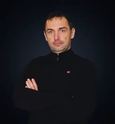 Konsultacije o administraciji sa klijentom u Aconto kancelariji